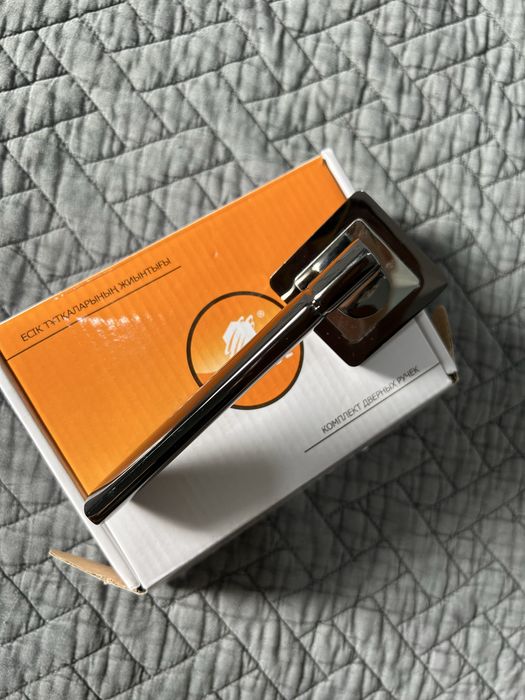 Продаю дверные ручки