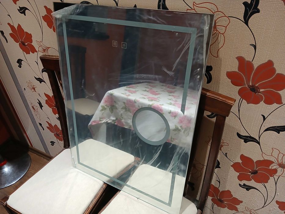 Продавам електрическо огледало за баня.