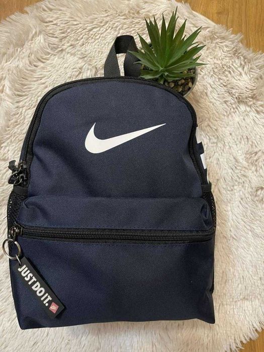 Стилна дамска раница Nike - Нова.