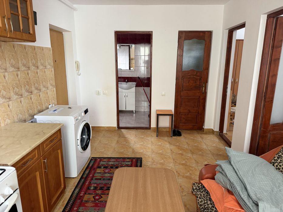 Inchiriez apartament 2 camere Intre Lacuri