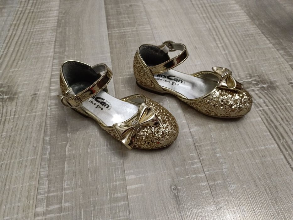 Продам туфли на девочку