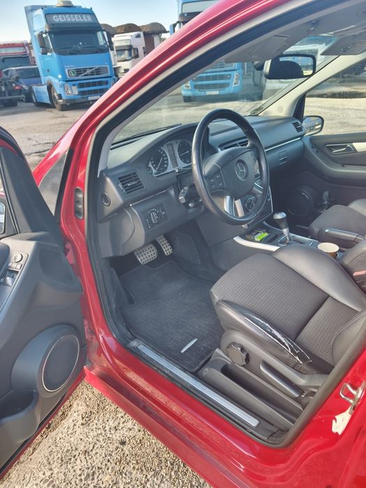 Mercedes cutie automată