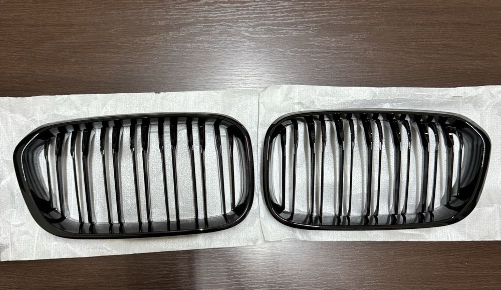 Grile BMW Seria 1 F20 F21 Facelift (2015-2018) Negru Lucios