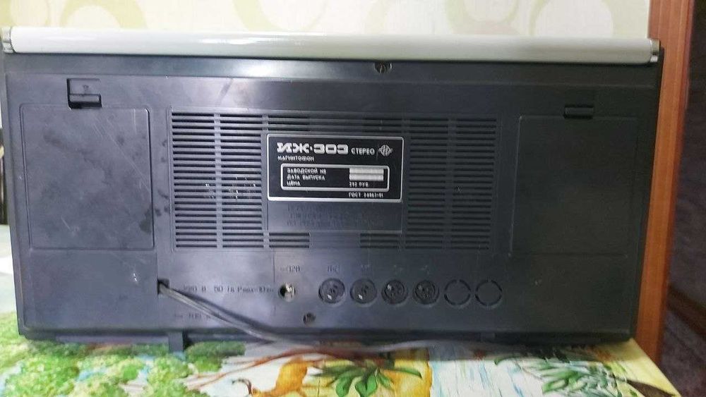 Продаётся магнитофон советский модель.Иж 303.