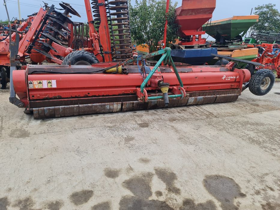 tocatoare resturi vegetale plug disc freza remorca utilaje agricole