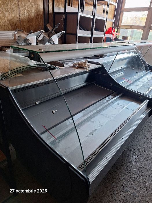 Vând vitrine de mezeluri