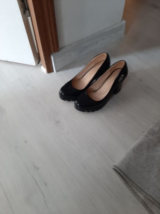 Туфли в отличном состоянии темные
