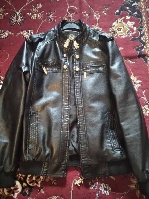 Продаю демисезонную куртку