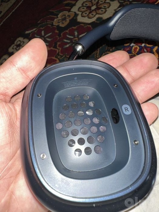 Оригинальный наушник airpods max в очень хорошим состоянии