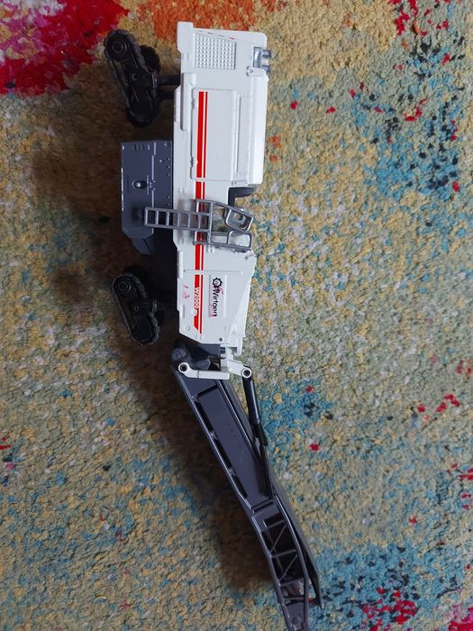 Macheta metalică