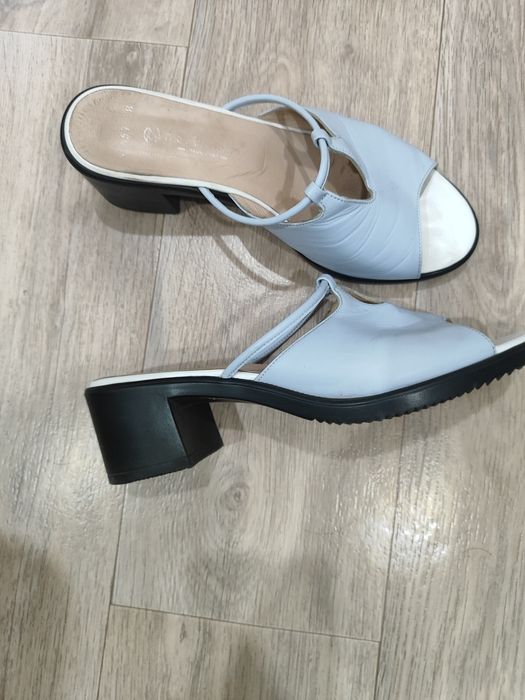 Продам босоножки
