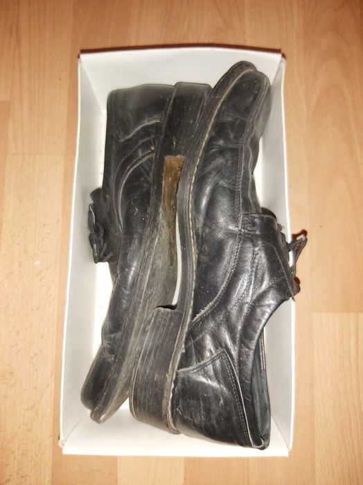 продавам НОСЕНИ кафяви обувки КАВАЛЕР за пролет-есен, номер 44