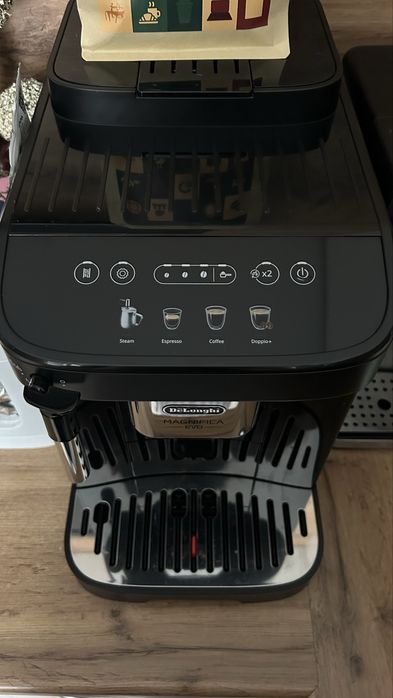 Продам кофемашину Delonghi Magnifica Evo