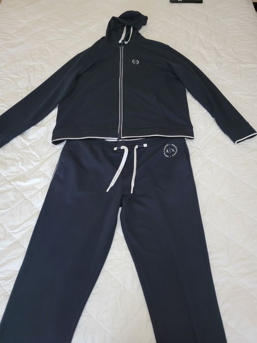 Продавам оригинален  екип Armani exchange