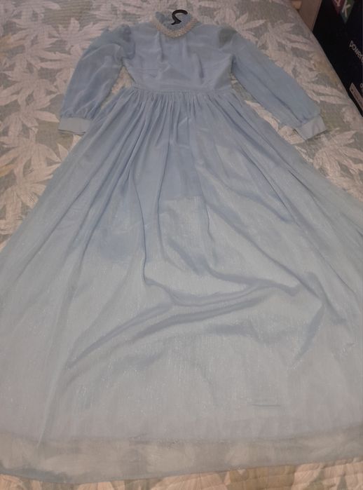 Көйлек түсі -көк