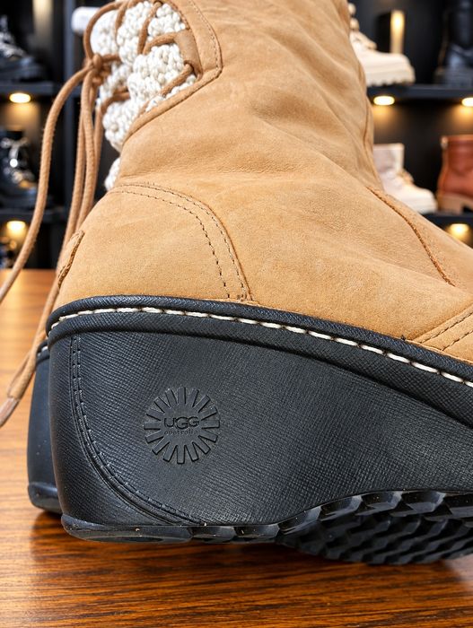 UGG кожени ботуши N 39