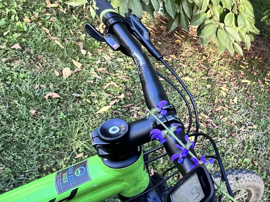 Se vinde bicicleta specialized pitch XS