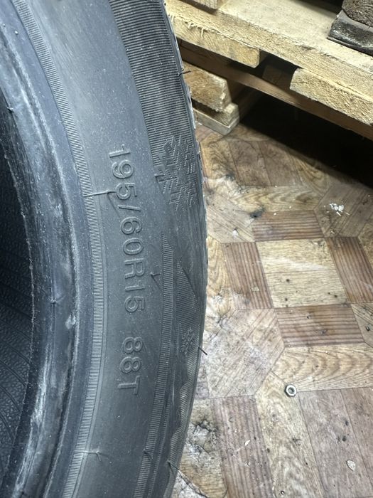 Прлдам резину 195/60/15 липучка