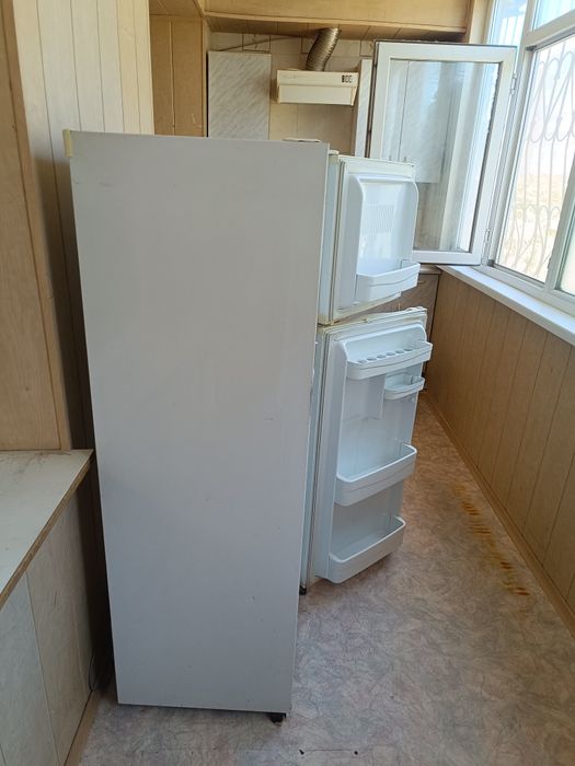 Холодильник продам LG
