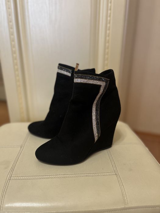 Продам ботильоны.