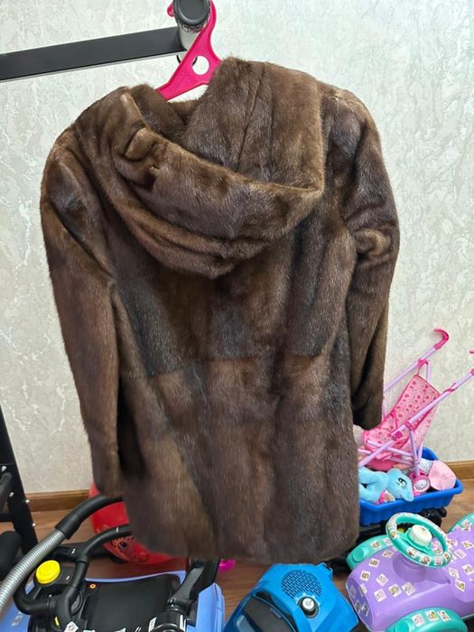 Продам шубу женскую