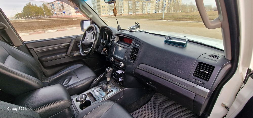 Mitsubishi pajero 4