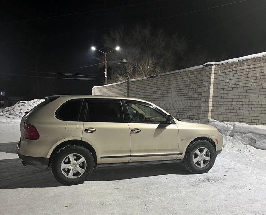 Porsche Cayenne 2004.  4.5