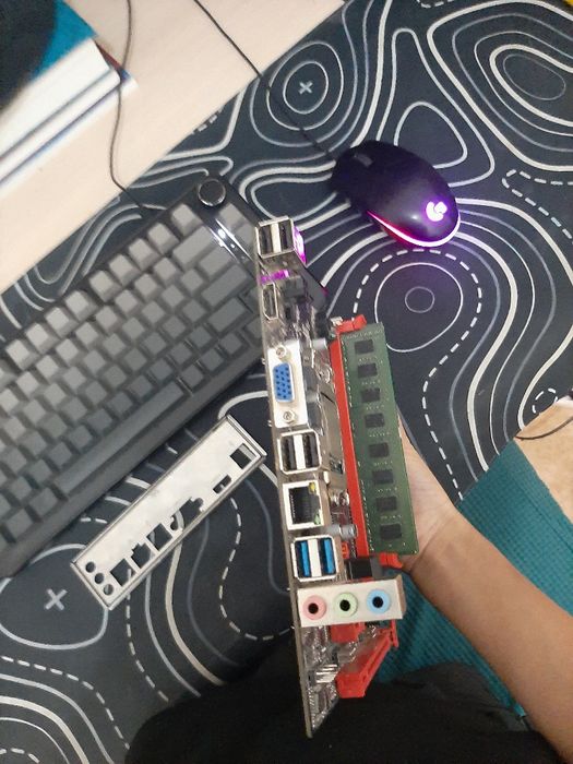 Материнский плат LGA1155