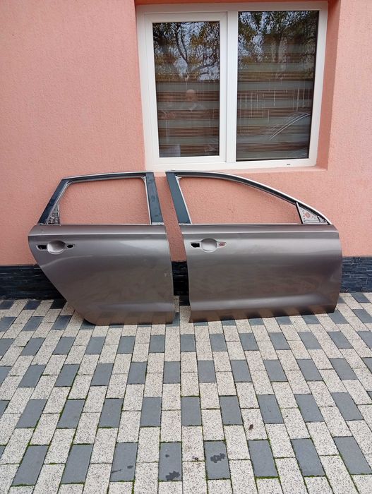 De vânzare ușă i30 dreapta fata și dreapta spate an 2021