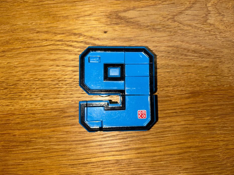 Комплект трансформиращи се в колички цифри