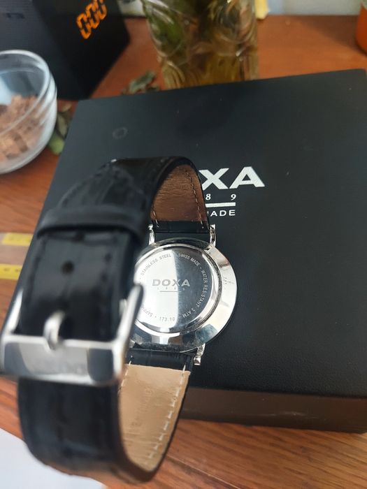 Vând două ceasuri Doxa și Atlantic