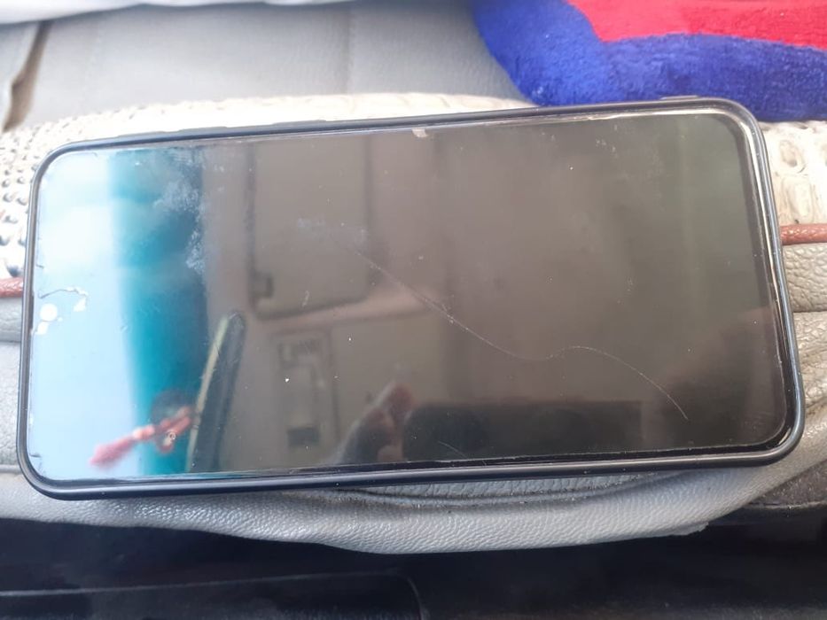 Продам А40 самсунг