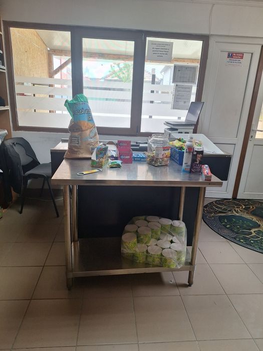 Vând tejghea si masă de inox