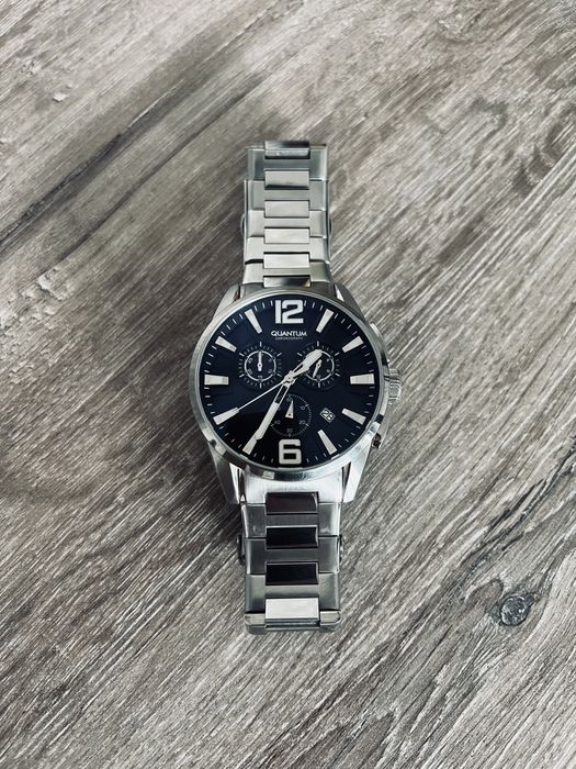 Продам часы Quantum отличные