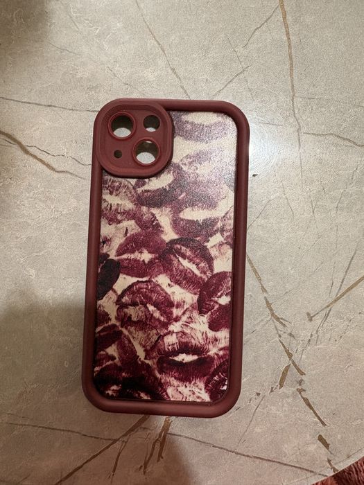 Продам чехлы на айфон 13