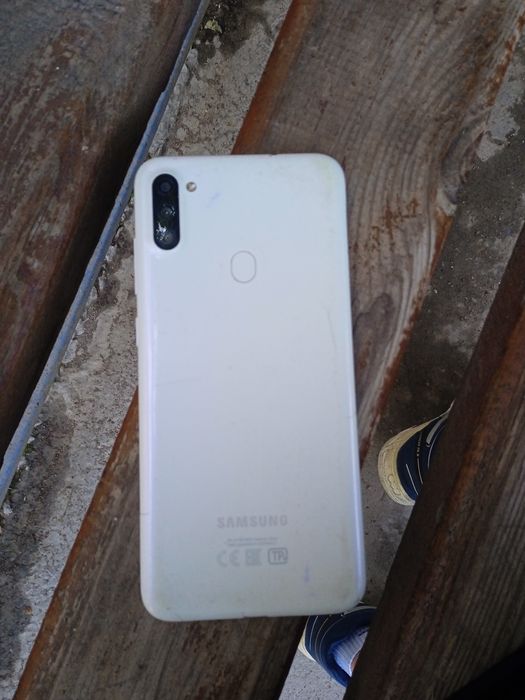 Самсунг а10.   .