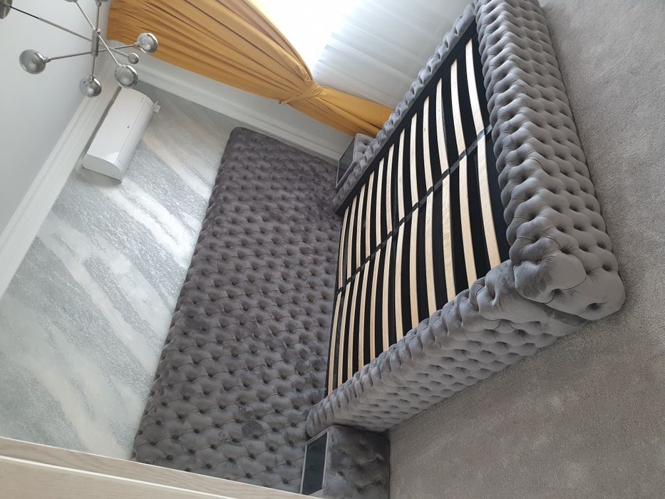 Pat tapitat model Chesterfield