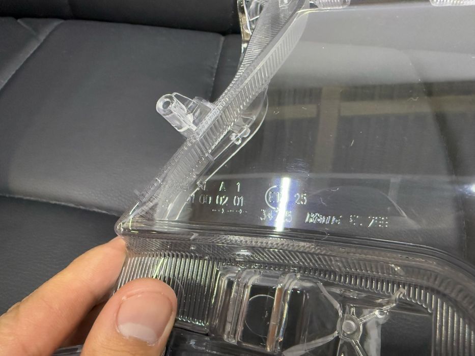 Стекло фар Прадо 150 с 2018 года