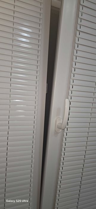 Продавам дограма 5 комерна