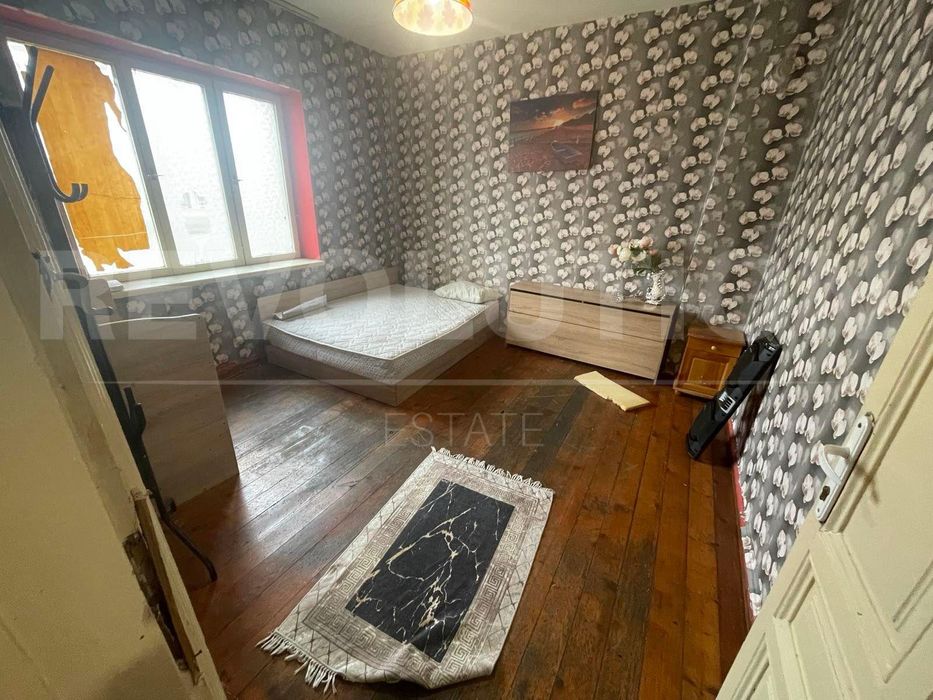 Продава се Къща в София, Център - 300 кв.м за 1020 €/кв.м - Снимка #1