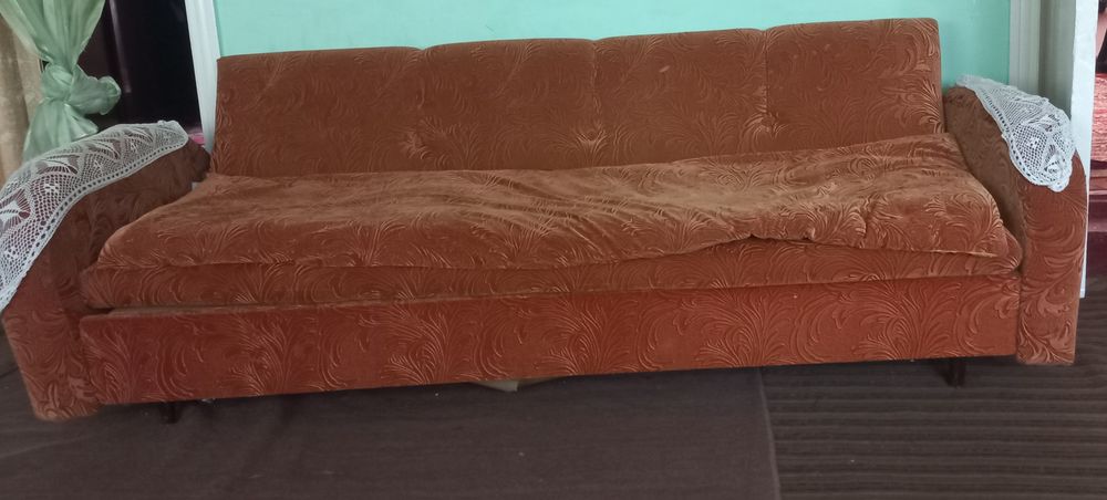 Продаются диван и 4 кресла