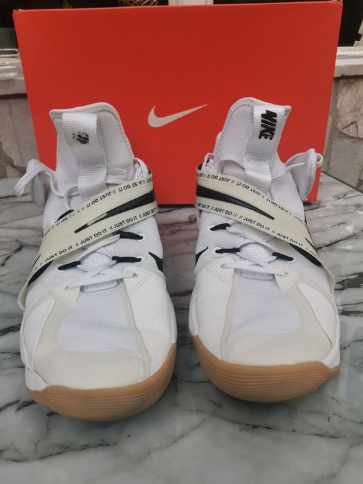 Маратонки NIKE за волейбол