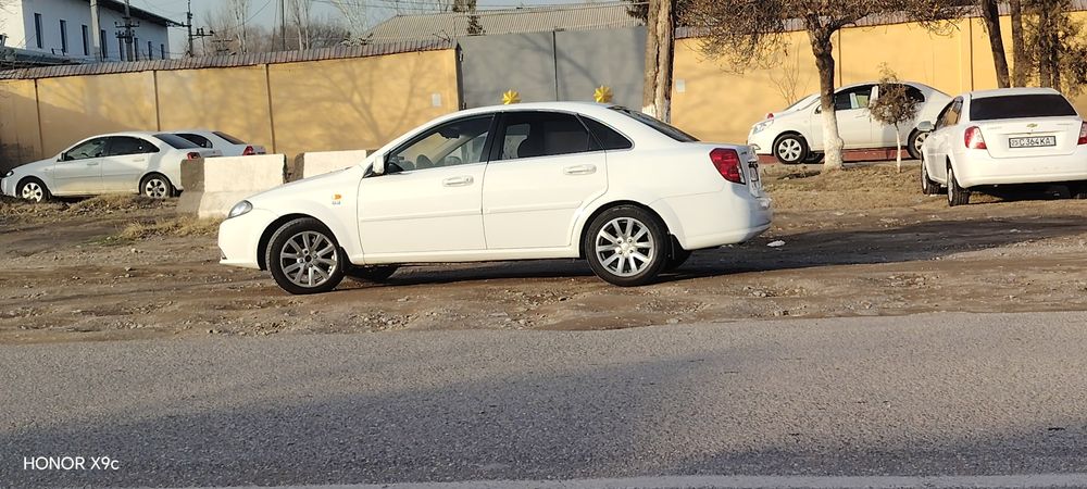 Lacetti r16 saka diska baloni bilan sotiladi