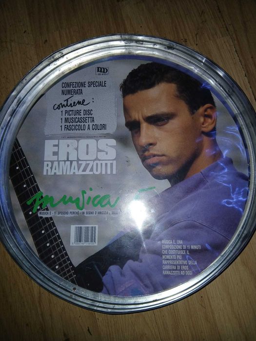 Eros Ramazzotti vinil in cutie de colecție rotundă de tablă