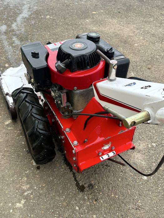 Motocoasa pentru iarba mare 9cp