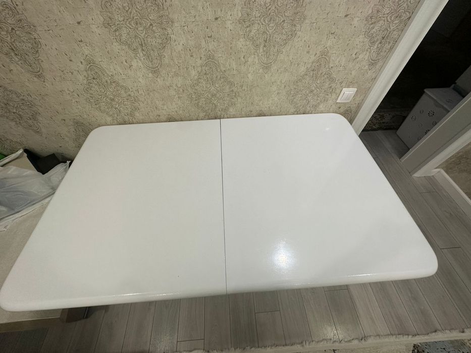 Стол механический белый