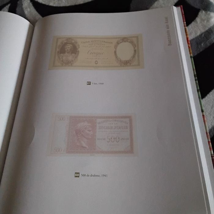 Volum cu bancnote și monede printate din cel de l doilea război mondial