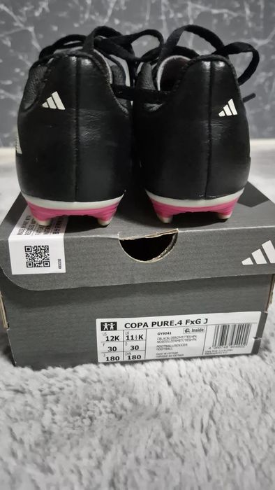 Adidasi fotbal, Adidas