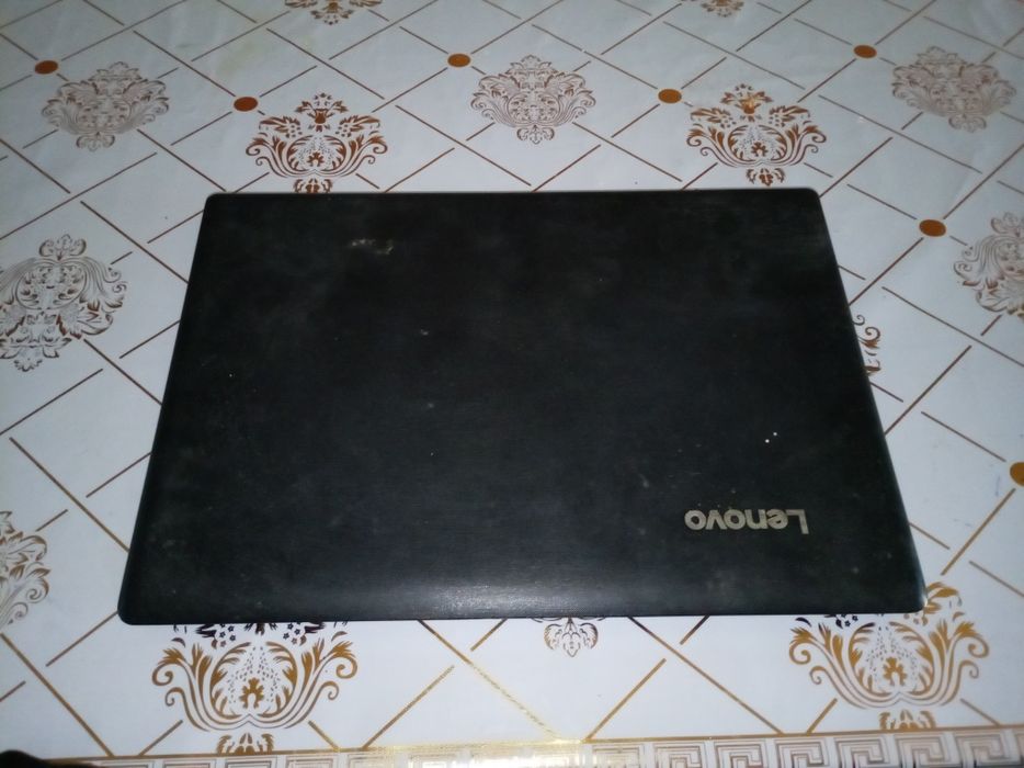 Noutbuk sotiladi