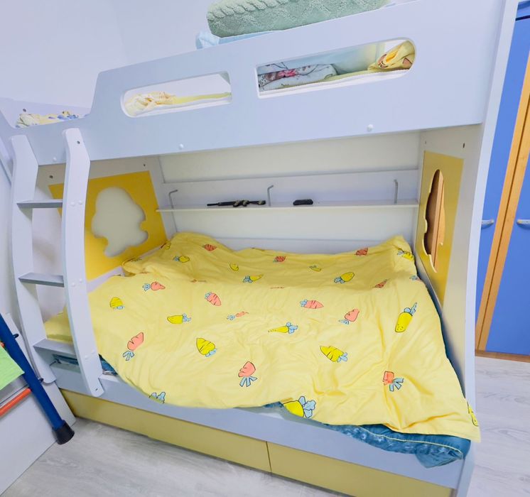 Детская двухярусная кровать